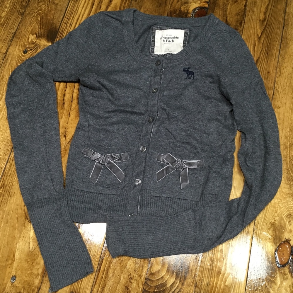 Abercrombie charcoal gray cardigan